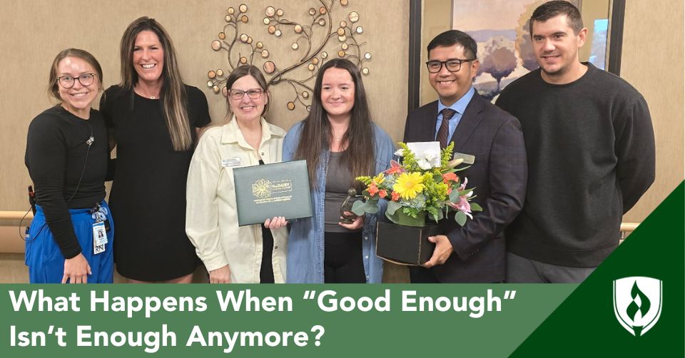 hansey header Hansey stands with nursing and healthcare colleagues after receiving the DAISY nursing Award