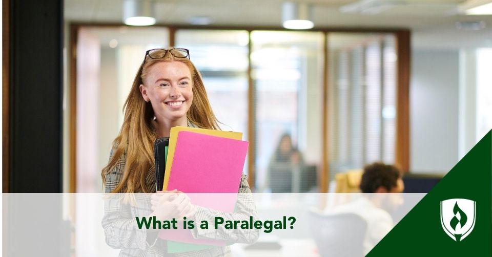 what-is-a-paralegal Paralegal holding documents.